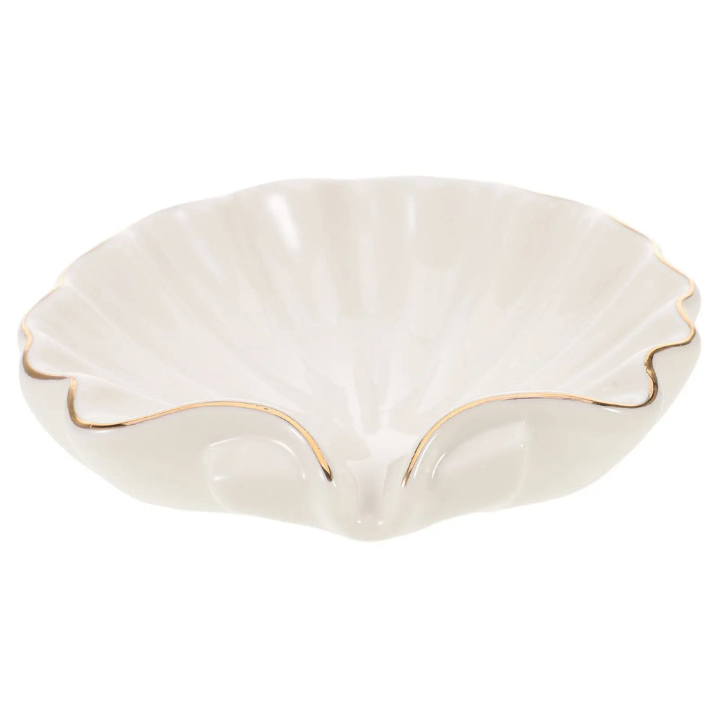 Porte-savon/plateau à bijoux en céramique blanc ivoire forme coquillage à liseré doré, sur fond blanc - Nesty