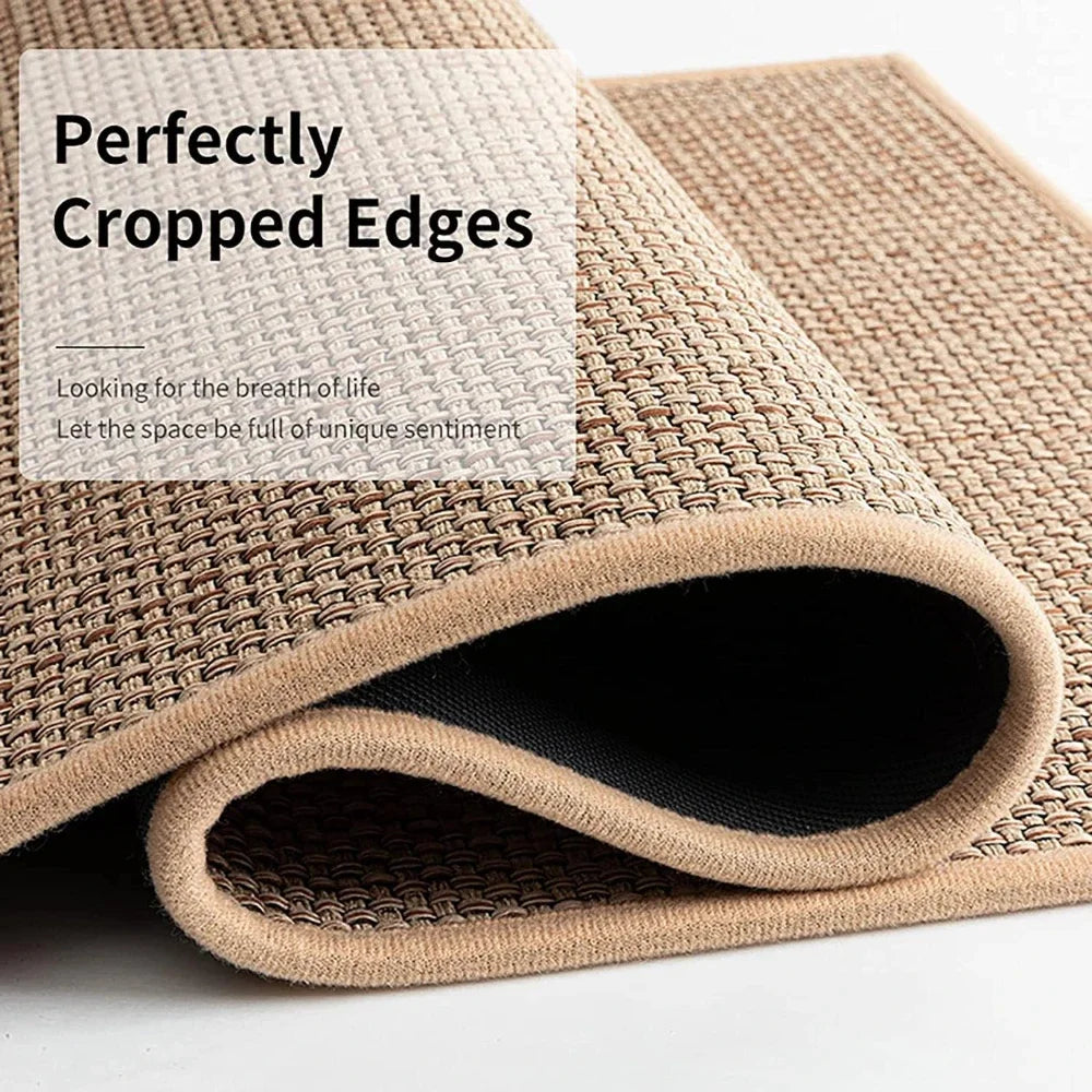 Tapis de cuisine imitation sisal — dos en caoutchouc naturel - Nesty, gros plan sur un coin replié montrant l'envers antidérapant noir, mention bords parfaitement découpés