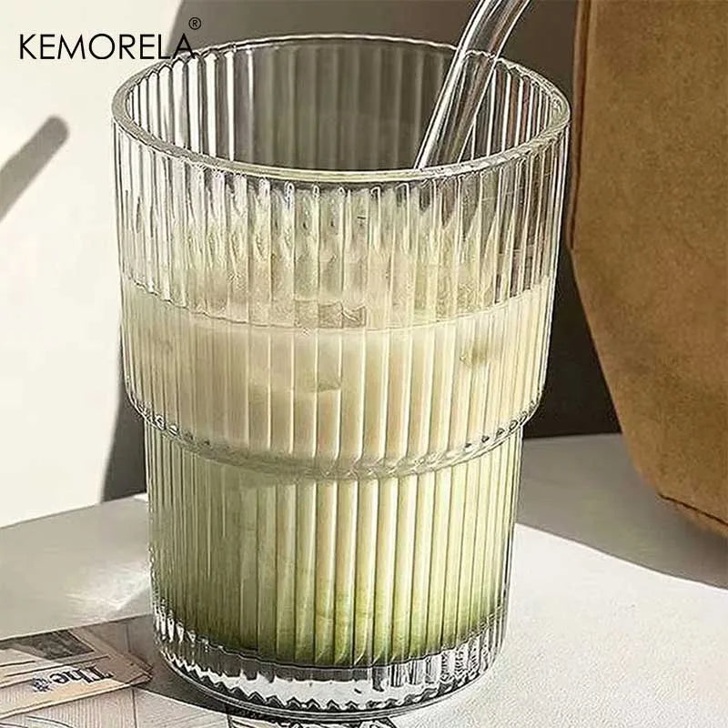 Verre à rayures en verre transparent 380 ml, avec couvercle et paille (vue 5) - Nesty