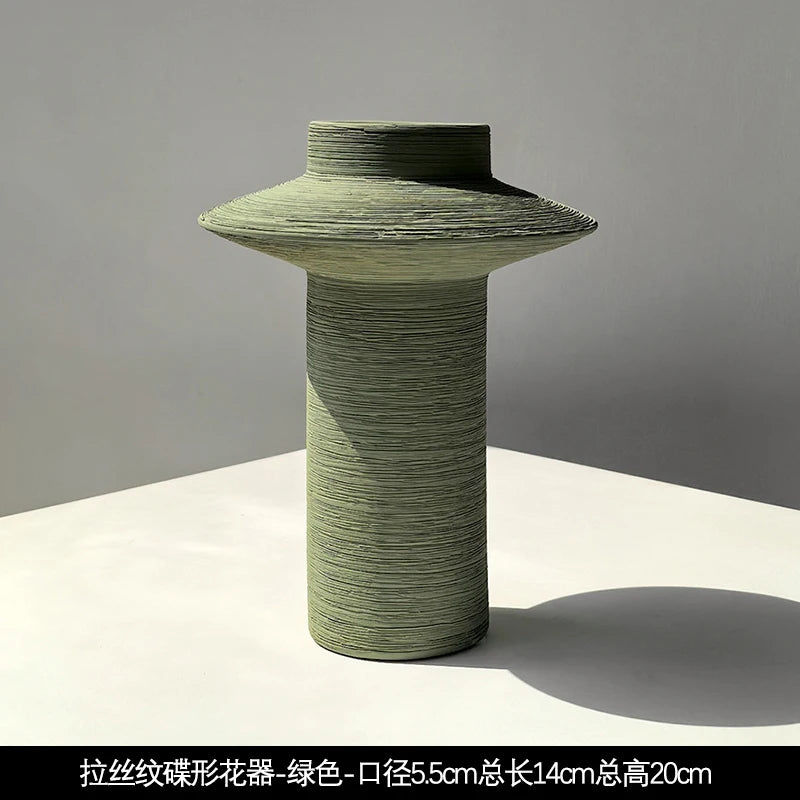 Vase en céramique papillon, texture brossée wabi-sabi (vue 6) - Nesty