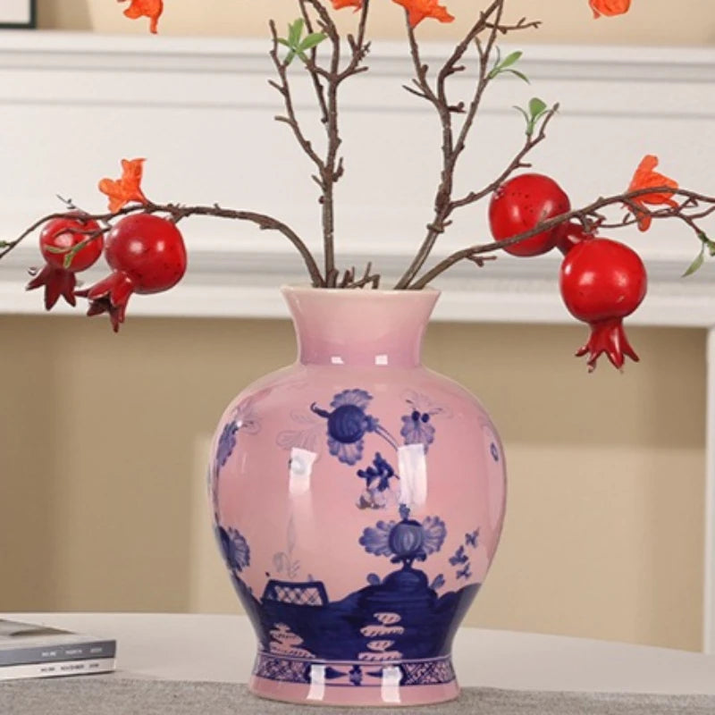 Vase en porcelaine peint à la main, motif bleu et blanc Nesty, vase rose à motifs floraux bleus garni de branches de grenadier aux fruits rouges