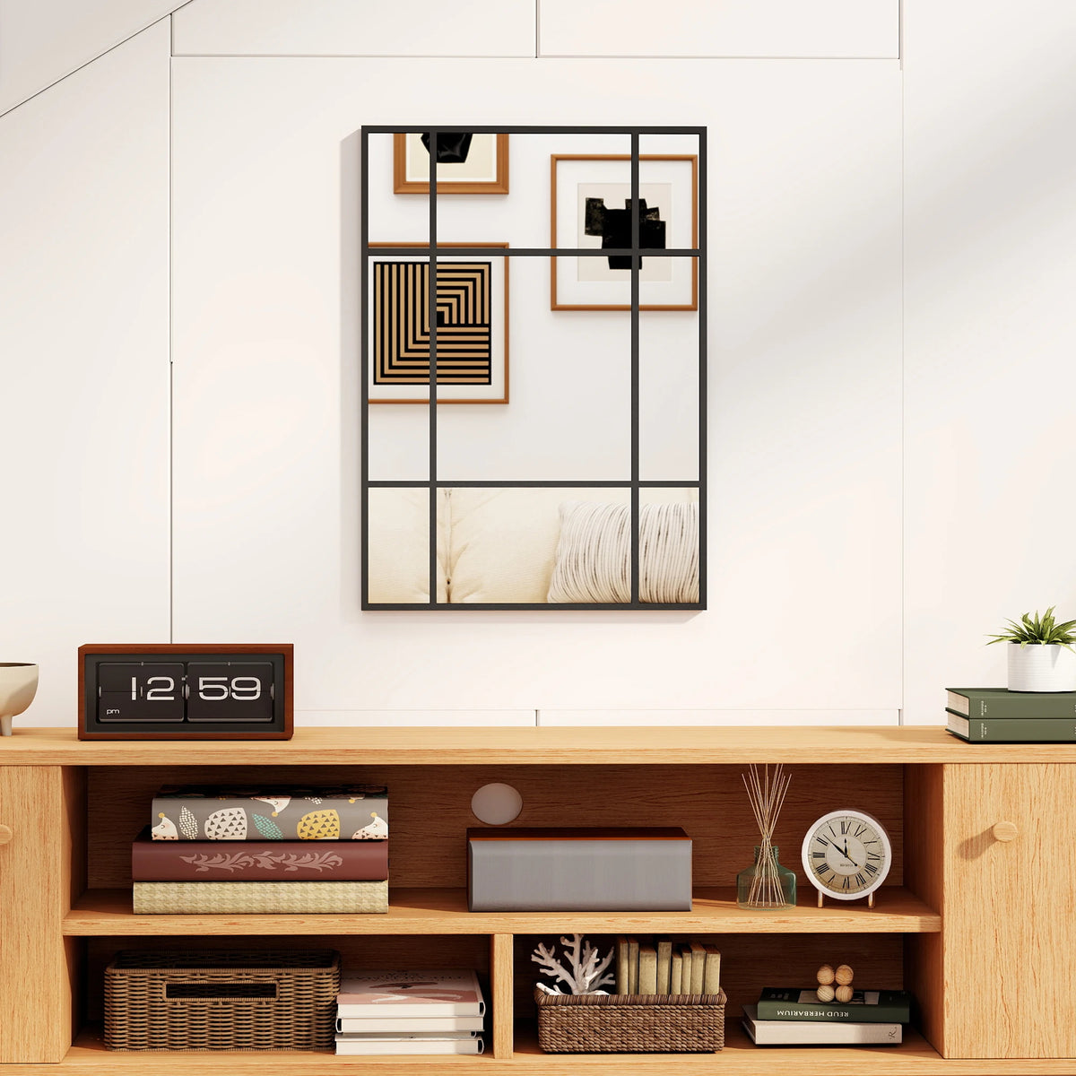 Miroir mural façon fenêtre Nesty - Cadre noir accroché au-dessus d'un meuble bas, reflet de cadres photo et d'un coussin