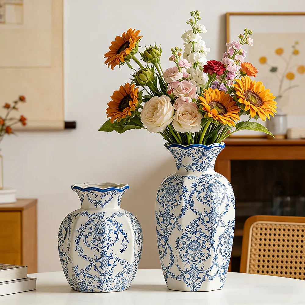 Grand vase en porcelaine bleu et blanc peint à la main - Nesty (vue 1)