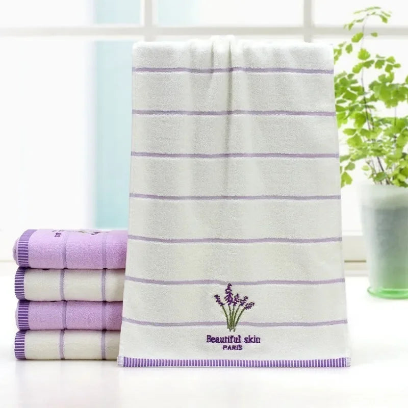 Duo de serviettes brodées lavande en coton — 35 x 75 cm - Nesty (vue 3)
