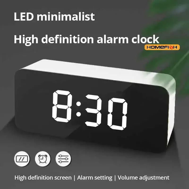 Horloge de bureau à effet miroir LED Nesty - Modèle noir rectangulaire