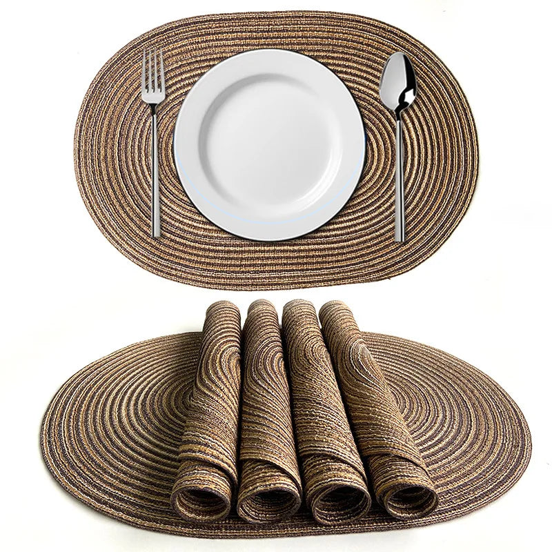 Sets de table ovales tressés Nesty - Set brun tressé avec assiette blanche, couverts et quatre sets enroulés