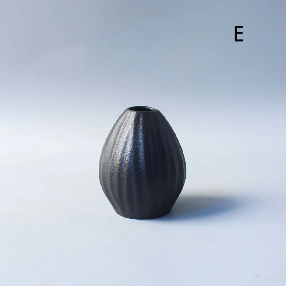 Petit vase noir en céramique — esprit japonais - Nesty (vue 10)