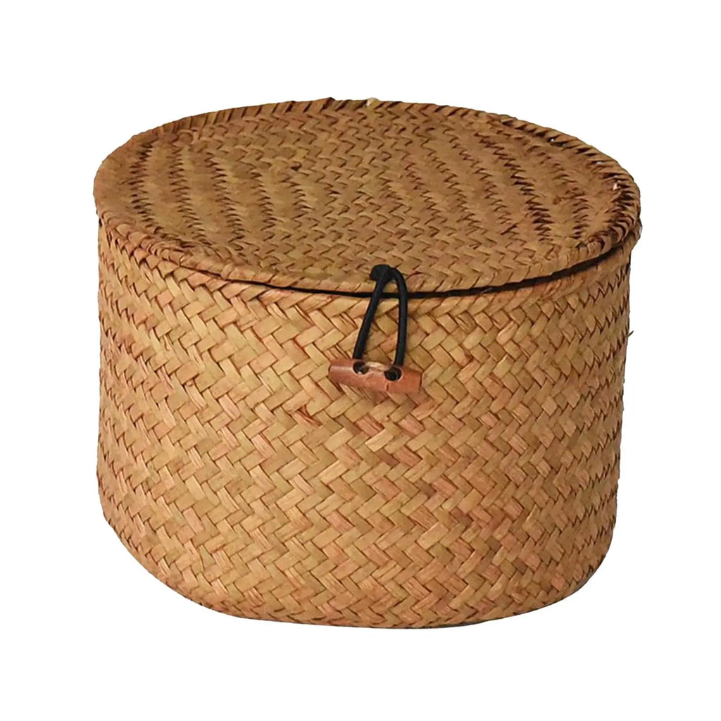 Panier rond en jonc de mer tressé avec couvercle, pour linge Nesty, panier fermé, vue de face sur fond blanc