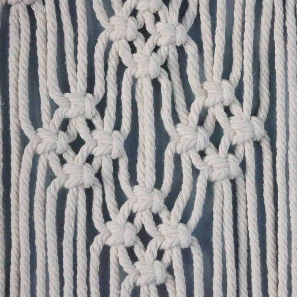 Tenture macramé en coton à esprit bohème Nesty, gros plan sur le tissage à motifs de losanges noués