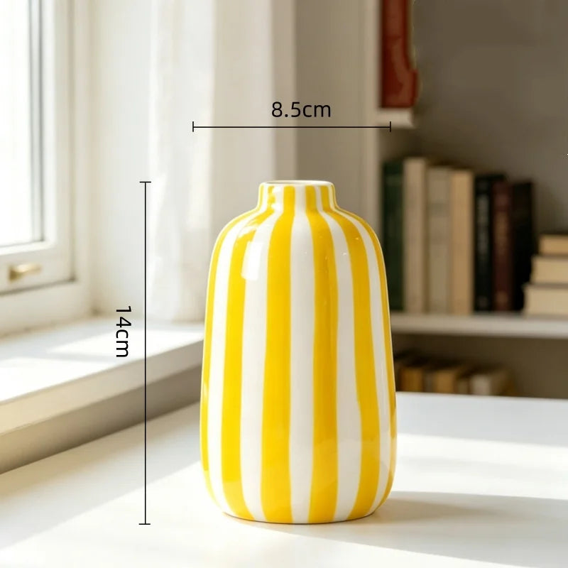 Vase en céramique à rayures géométriques colorées (vue 9) - Nesty