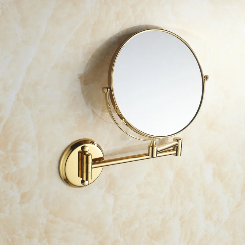 Miroir mural double face doré Nesty - Vue en angle légèrement différente, bras extensible sur mur marbré