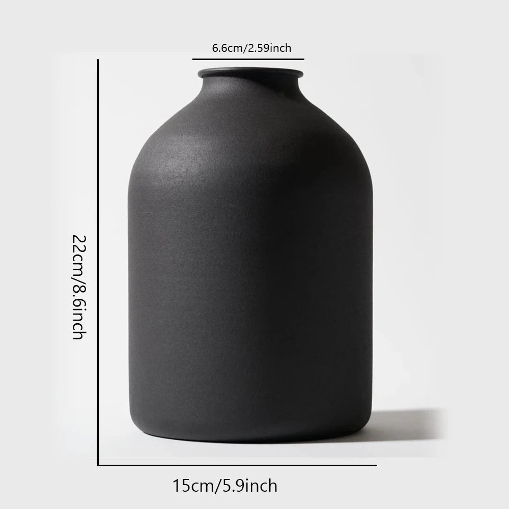 Vase en métal noir mat, finition sablée (vue 6) - Nesty
