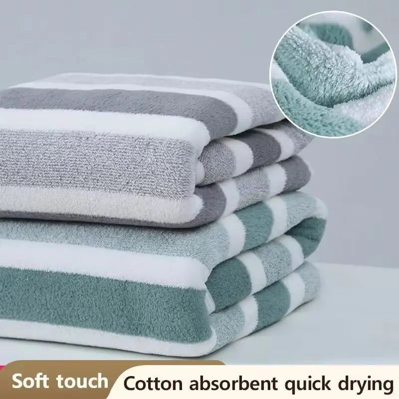 Serviette de bain épaisse en corail polaire — larges rayures, 3 coloris - Nesty (vue 1)