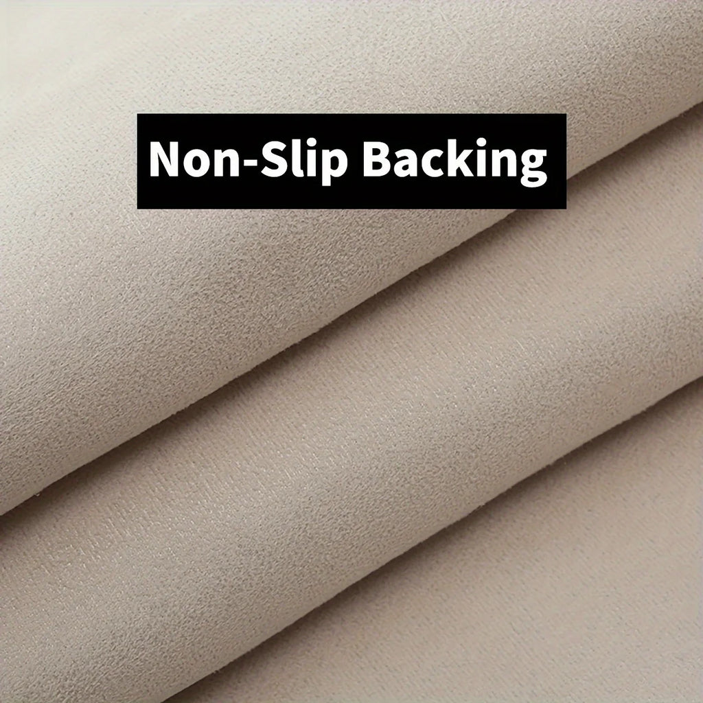 Tapis en fausse fourrure douce — coloris unis - Nesty, détail de la matière beige et de l'envers antidérapant