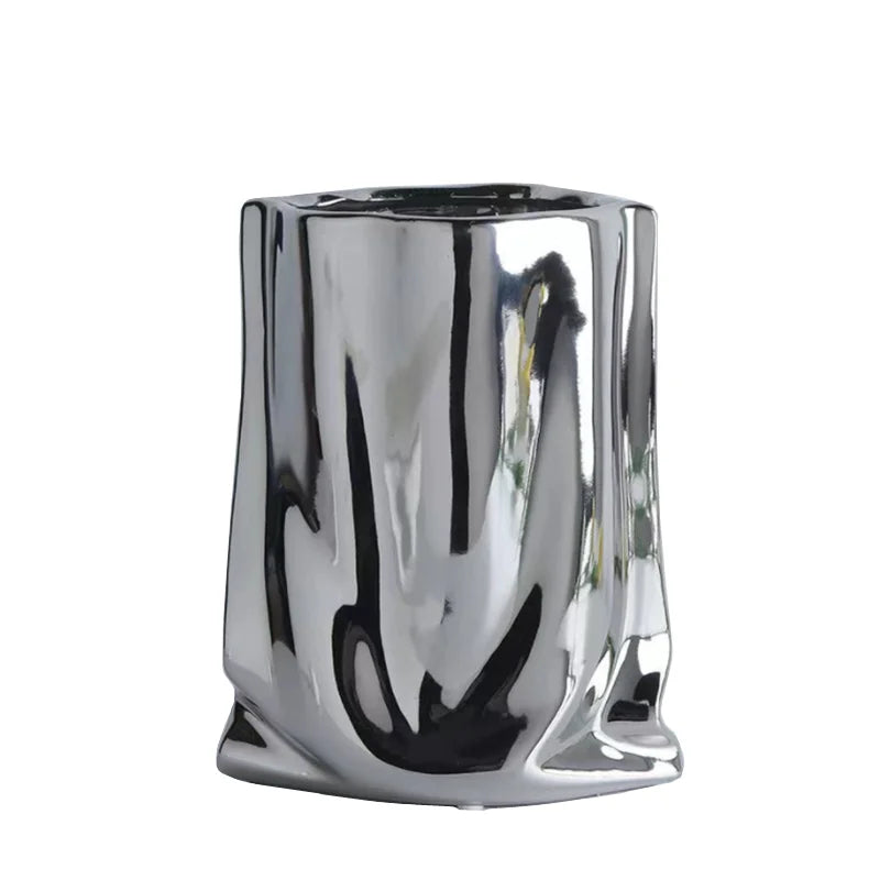 Vase en céramique argentée, forme sac plissé (vue 6) - Nesty