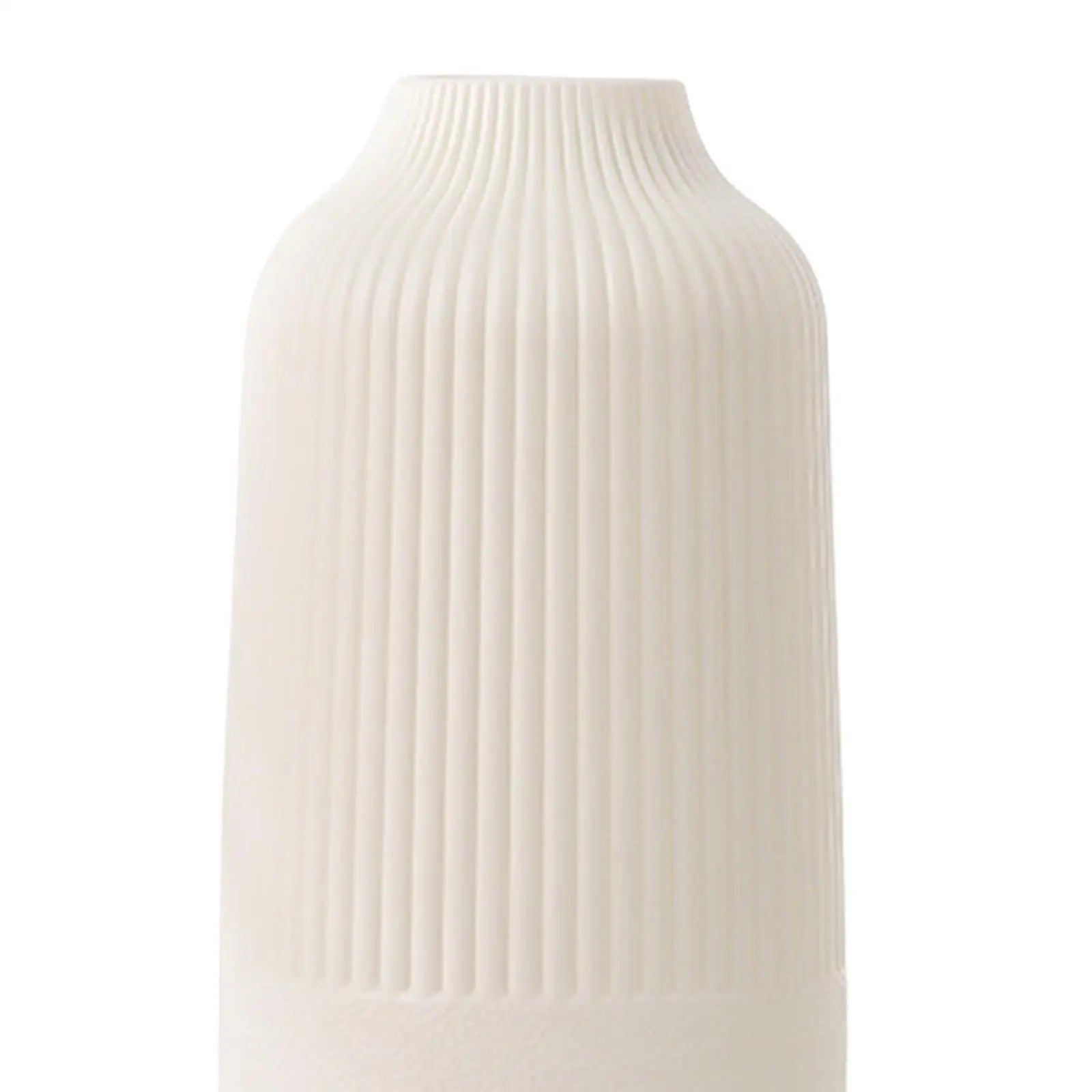 Vase panier style scandinave pour intérieur moderne Nesty, gros plan sur le col cannelé et la base lisse d'un vase blanc