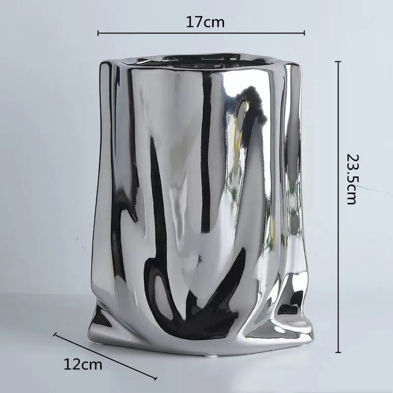 Vase en céramique argentée, forme sac plissé (vue 7) - Nesty