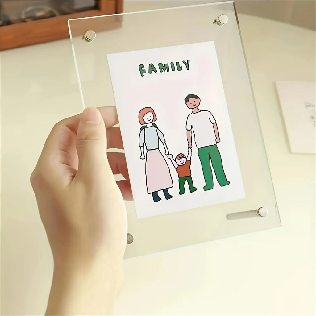 Cadre photo acrylique incliné Nesty - Tenu en main avec un dessin de famille