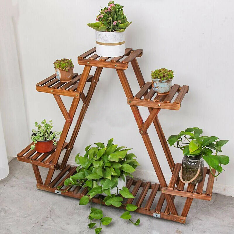 Étagère d'angle à plantes en bois à 6 niveaux Nesty, étagère pliante en zigzag garnie de petites plantes en pot, sur fond blanc