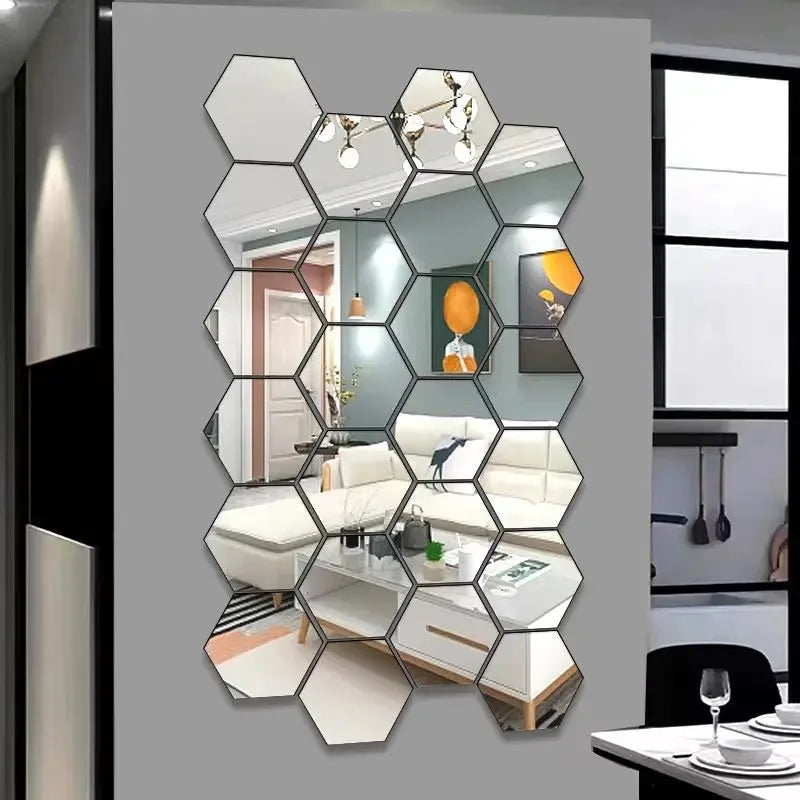 Stickers muraux miroir hexagonaux — set autocollant - Nesty, stickers miroir hexagonaux argentés sur un mur gris, reflet d'un salon moderne