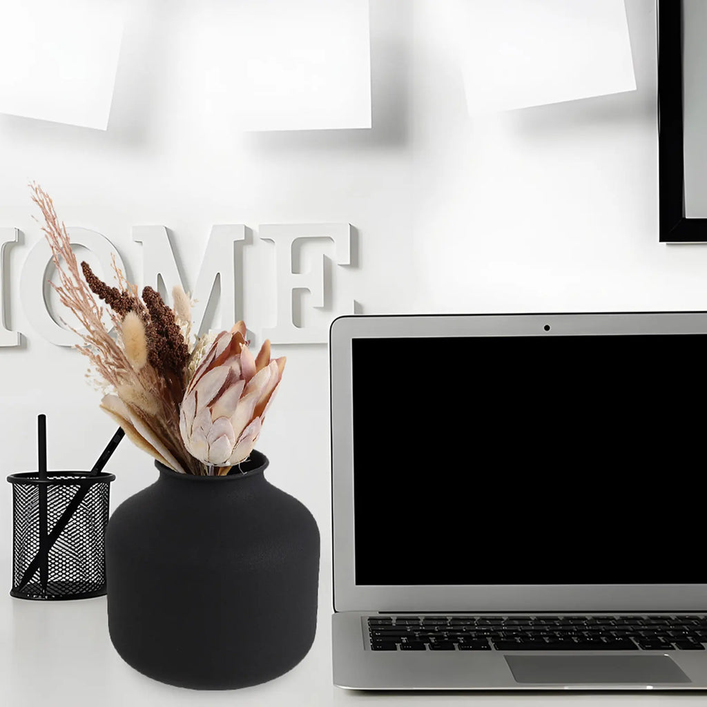 Vase en fer noir mat pour fleurs séchées, format bureau - Nesty (vue 1)
