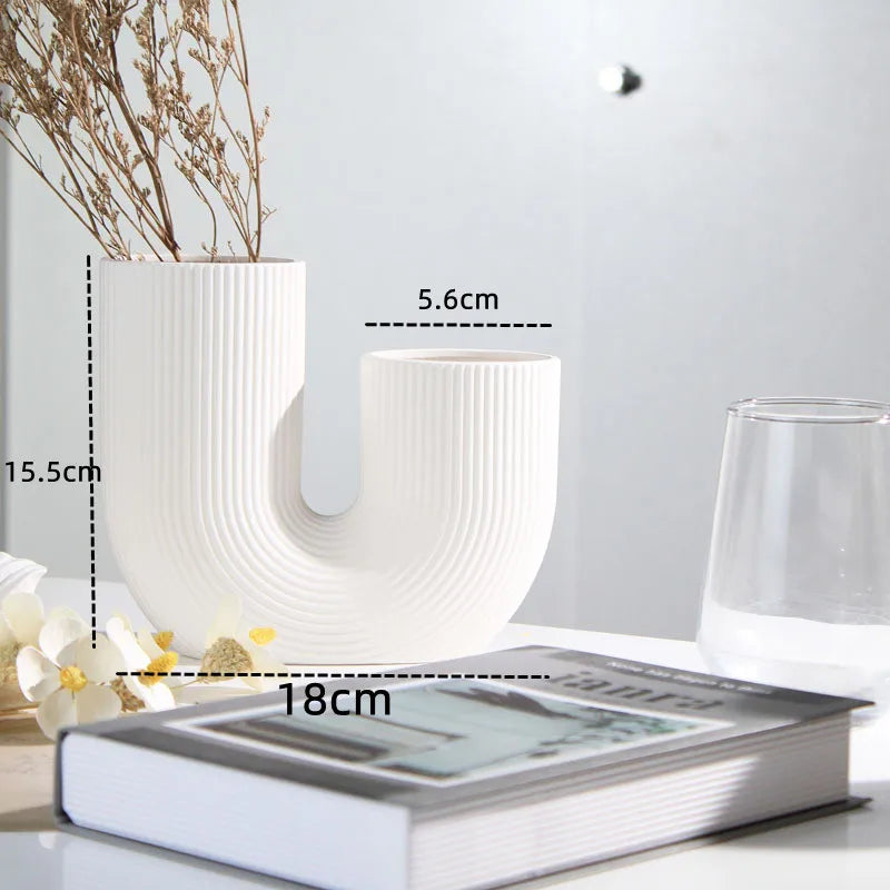 Vase céramique forme U, style nordique épuré (vue 7) - Nesty