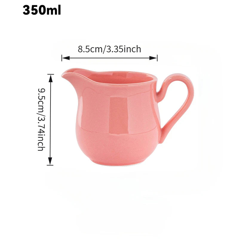 Duo de pichets à lait en céramique pour mousse de lait Nesty, pichet rose seul, coté avec dimensions 8,5 cm de largeur et 9,5 cm de hauteur, contenance 350ml