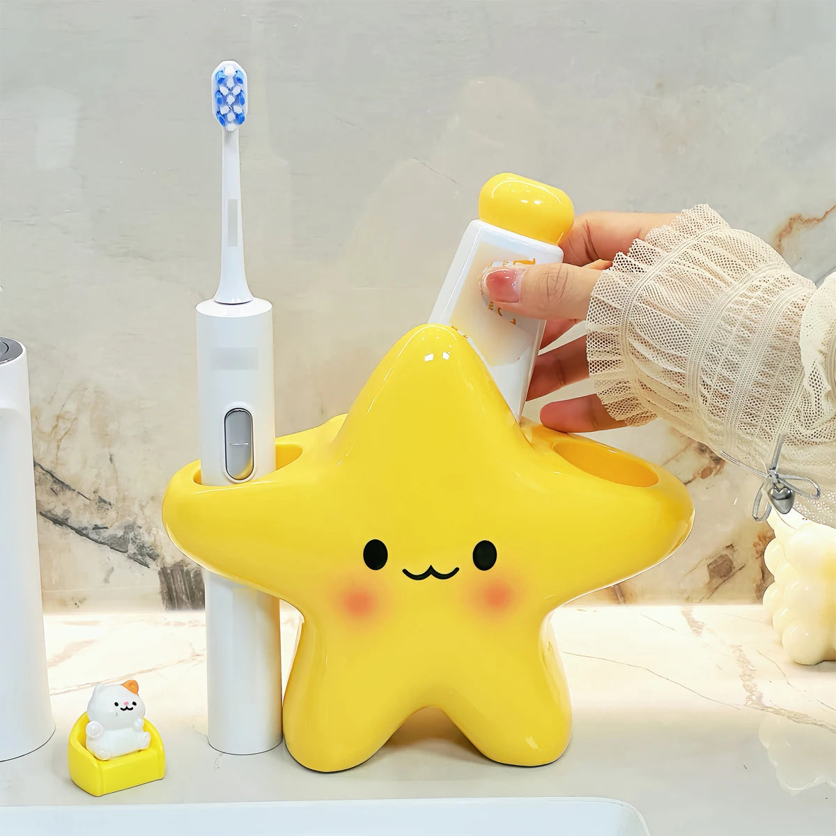 Cute Star-Shaped Toothbrush Holder  Freestanding Bathroom Organizer with Cute Face Design, Space-Saving Toothbrush & Toothpaste - Nesty (vue 1)