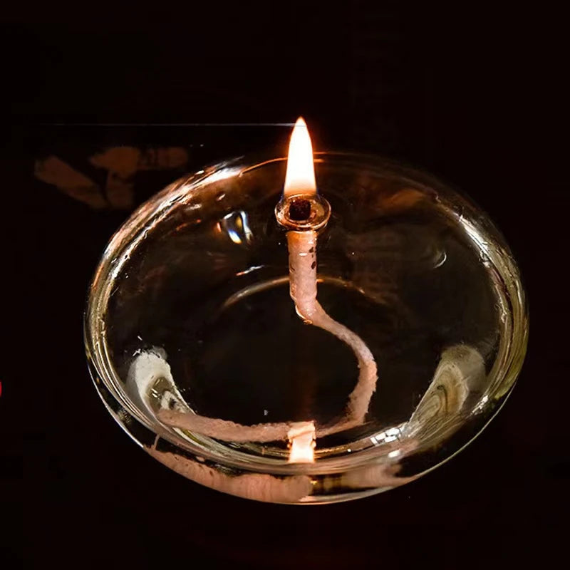 Photophore en verre plat Nesty - Gros plan sur la flamme dans l'obscurité