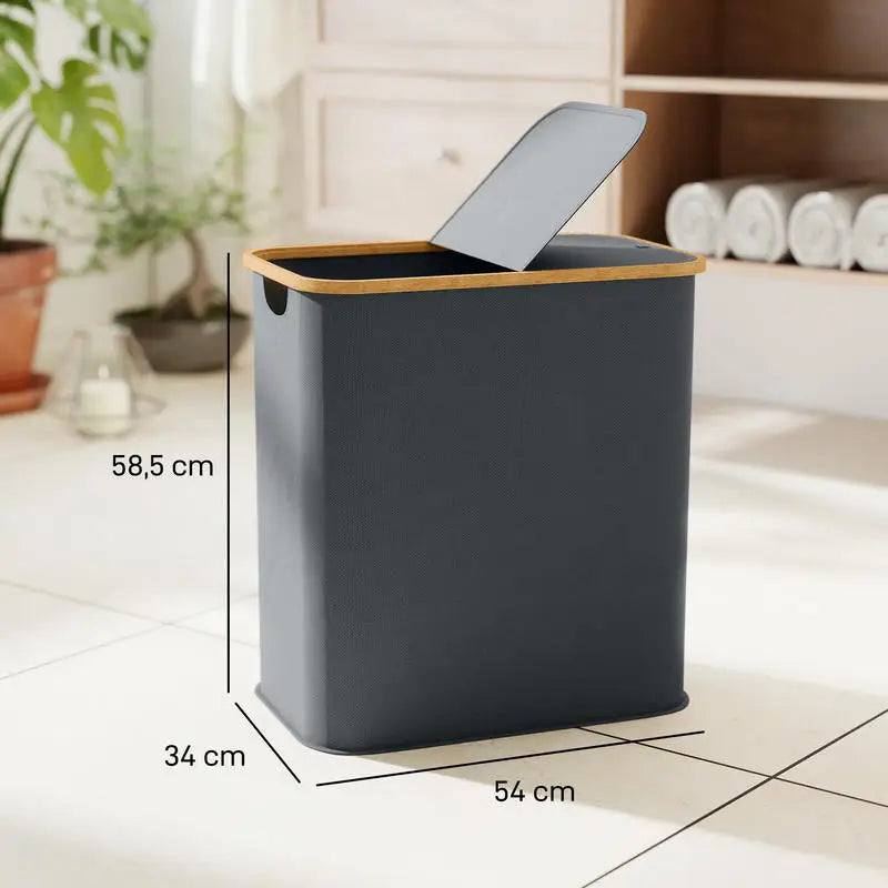 Panier à linge pliable gris Nesty - Dimensions indiquées 58,5 x 54 x 34 cm, dans salle de bain avec plantes
