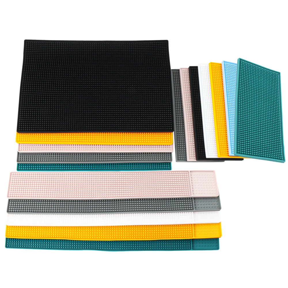 Tapis de bar en silicone épais noir grand format, avec assortiment de tapis rectangulaires et allongés en plusieurs coloris - Nesty