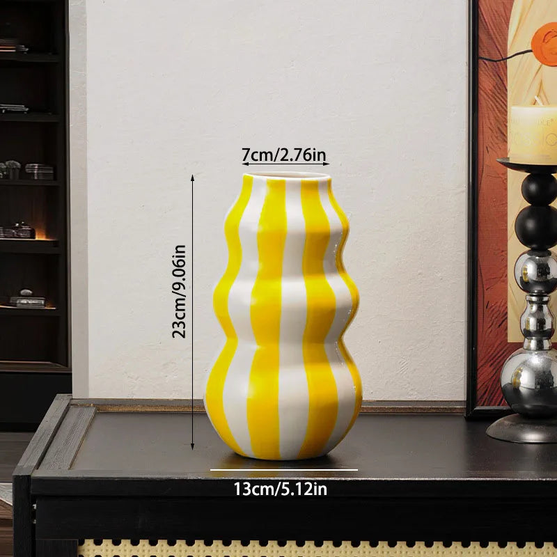 Vase en porcelaine rayé, style rétro américain - Nesty (vue 10)