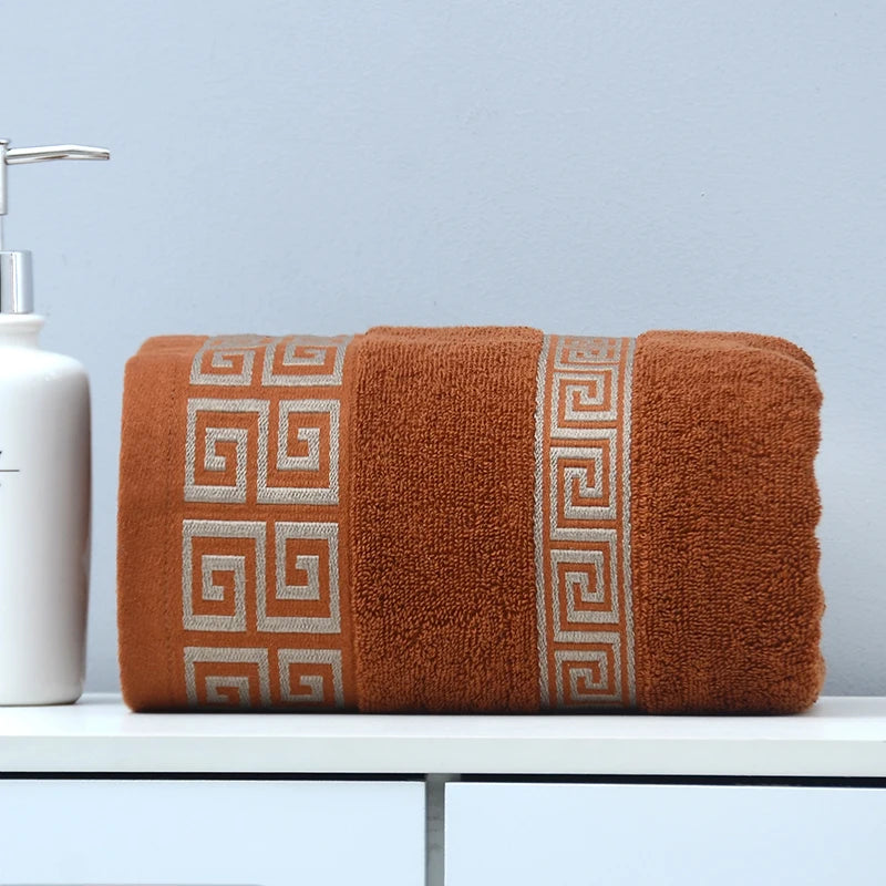 Serviette de bain en coton brodée — motif géométrique, grand format - Nesty (vue 18)