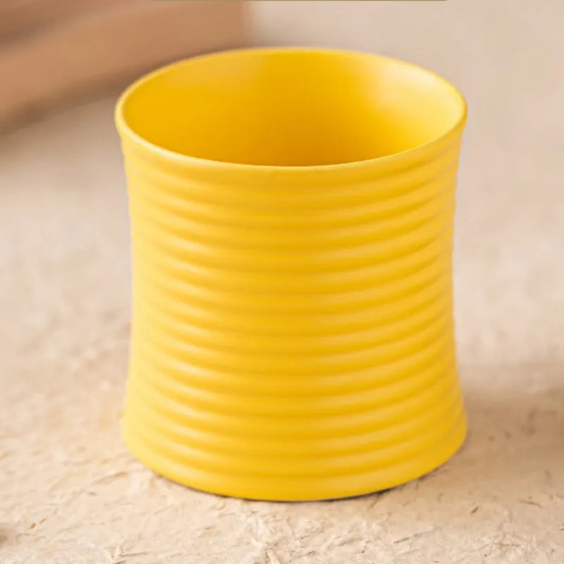 Photophore jarre en céramique striée Nesty - Modèle jaune vide, vue rapprochée sur fond clair