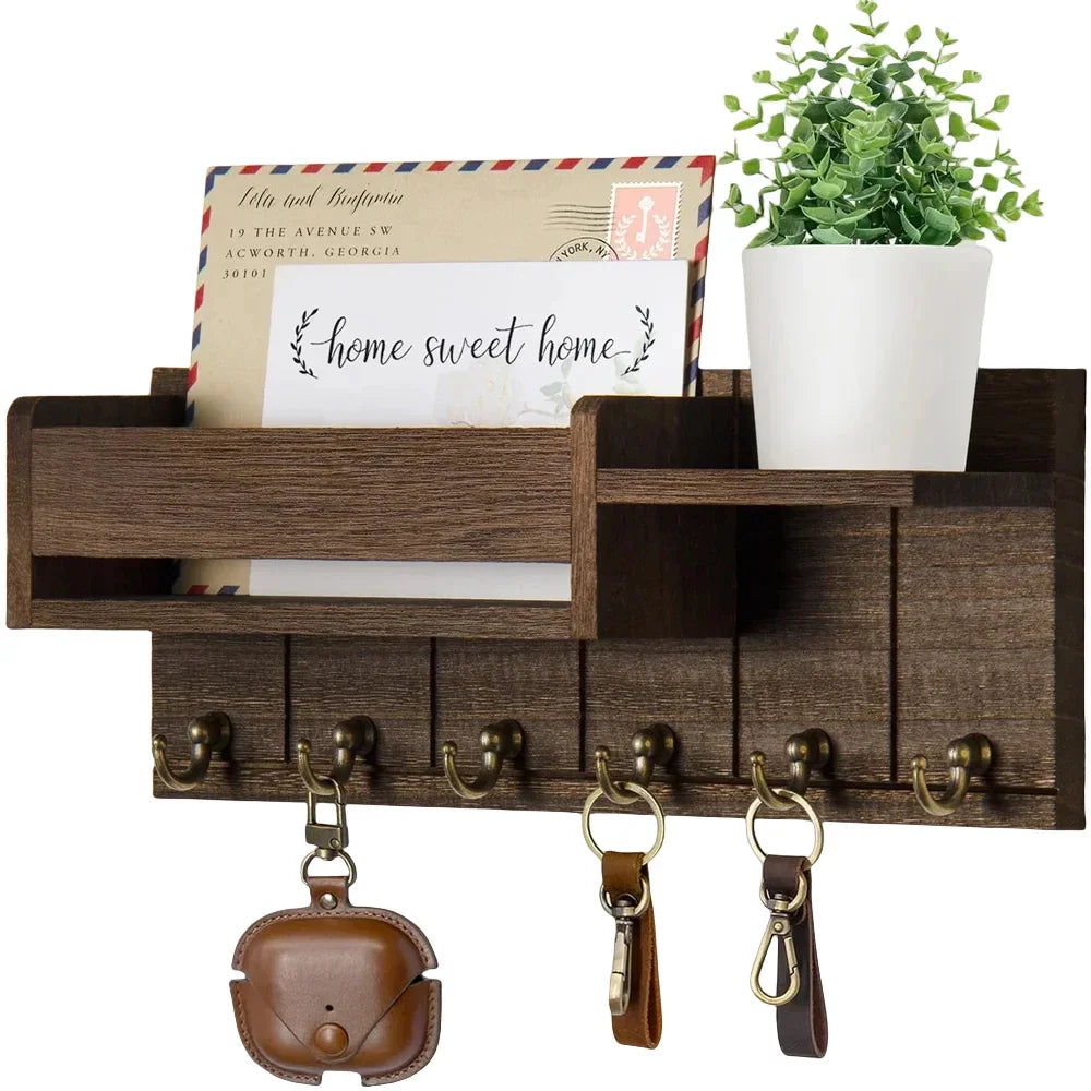 Porte-clés mural en bois avec étagère Nesty, version bois marron avec compartiment à courrier, plante, clés et étui d'écouteurs accrochés