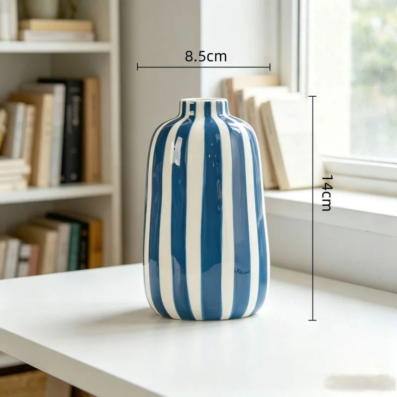 Vase en céramique à rayures géométriques colorées (vue 6) - Nesty