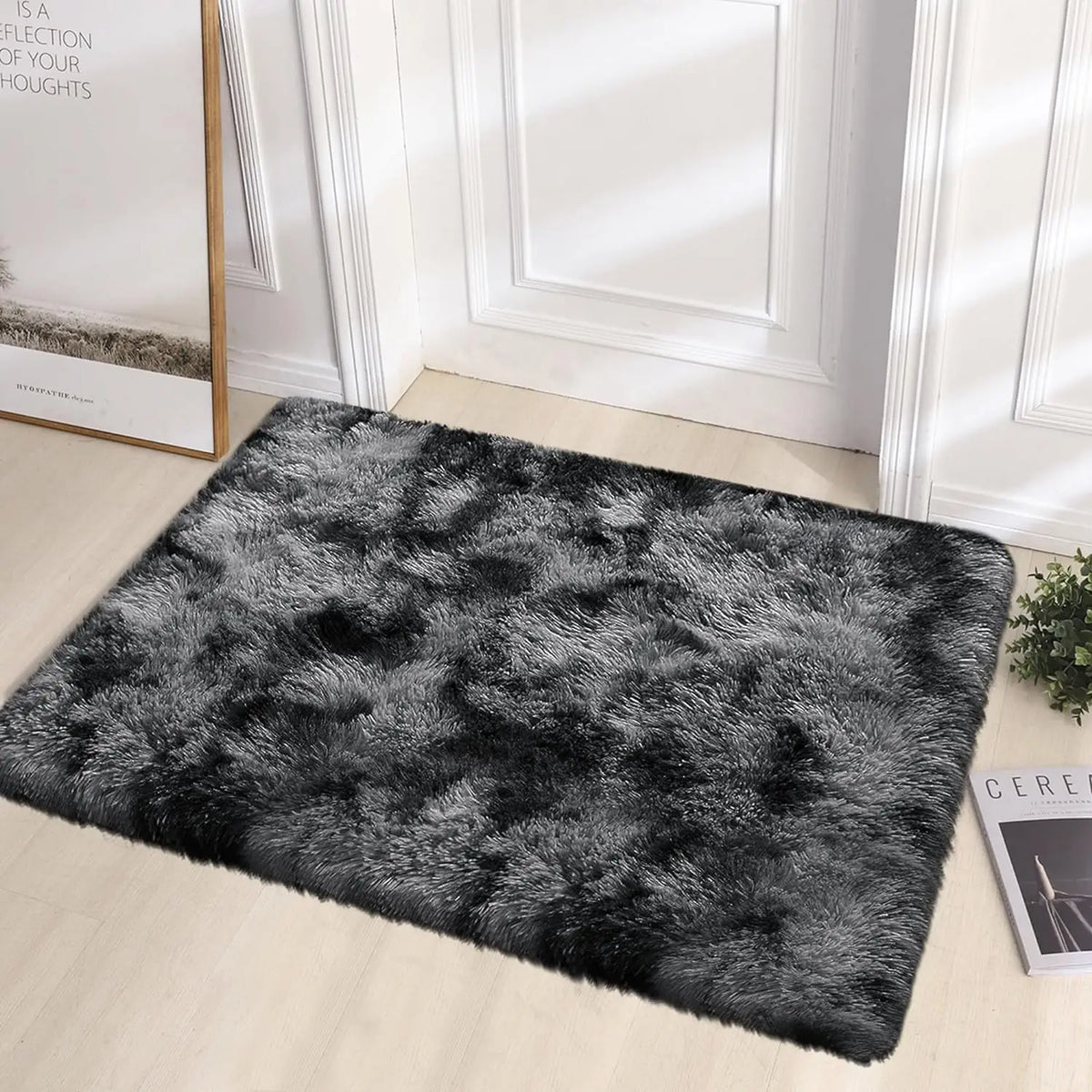 Tapis tie-dye antidérapant Nesty - Coloris noir et gris, à l'entrée