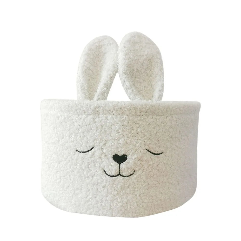 Panier de rangement en peluche oreilles de lapin Nesty, version blanche vide, vue de face sur fond blanc