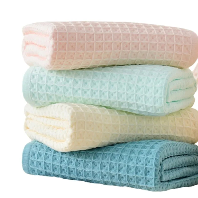 Serviette de bain en coton éponge nid d'abeille — 70 x 140 cm, motif pois - Nesty (vue 1)