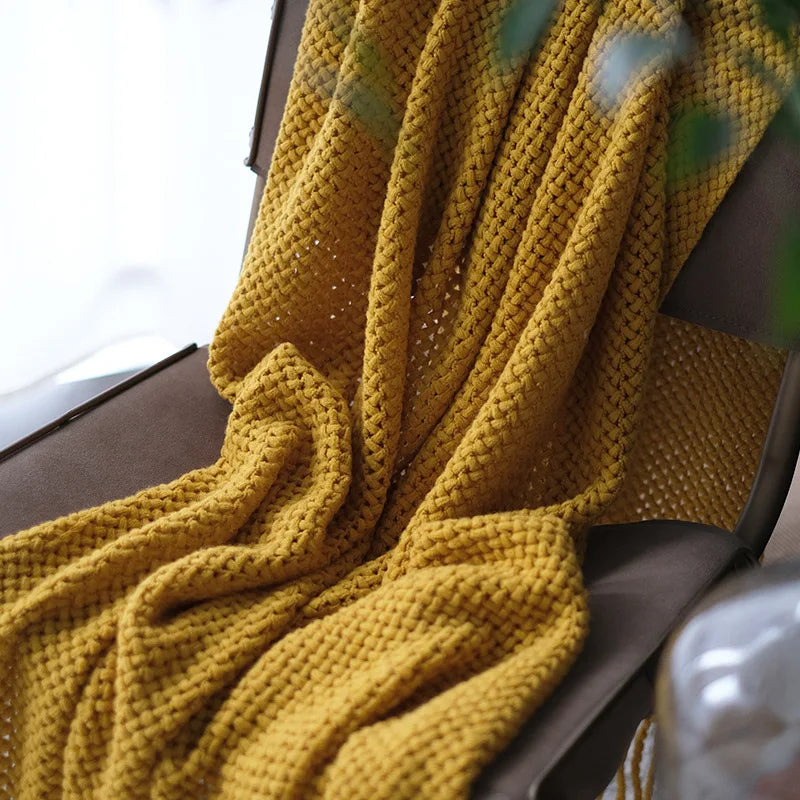 Plaid tricoté jaune en chale, franges nordiques - Nesty (vue 5)