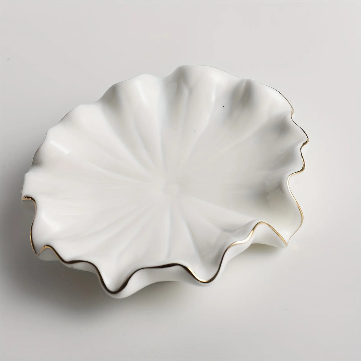 Porte-savon en céramique blanc, liseré doré et forme coquillage (vue 7) - Nesty