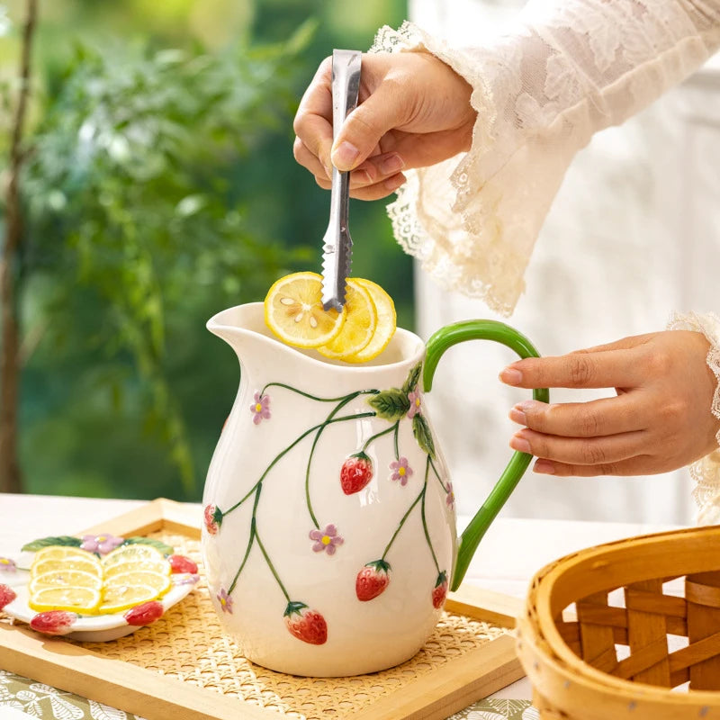 Pichet en céramique à motif fraise en relief, 1,7L - Nesty (vue 3)