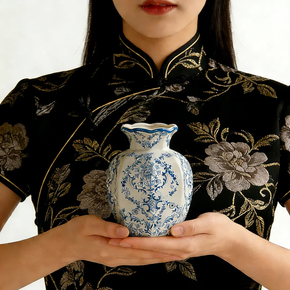 Grand vase en porcelaine bleu et blanc peint à la main - Nesty (vue 3)