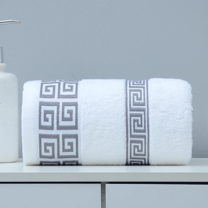 Serviette de bain en coton brodée — motif géométrique, grand format - Nesty (vue 7)