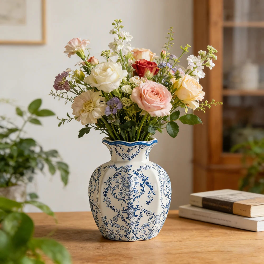 Grand vase en porcelaine bleu et blanc peint à la main - Nesty (vue 6)