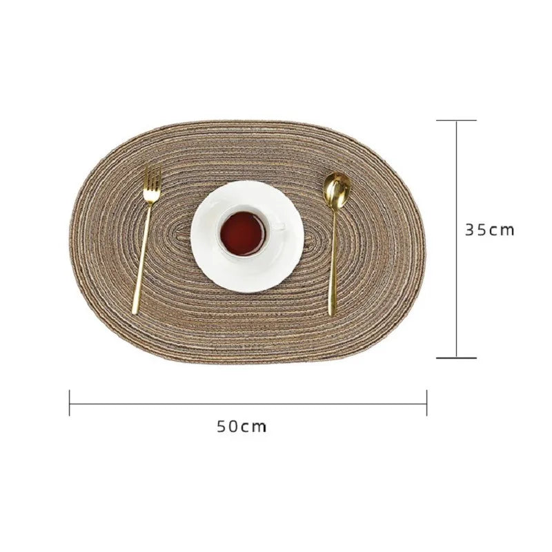 Sets de table ovales tressés Nesty - Set tressé avec tasse et soucoupe blanche, dimensions 50 x 35 cm