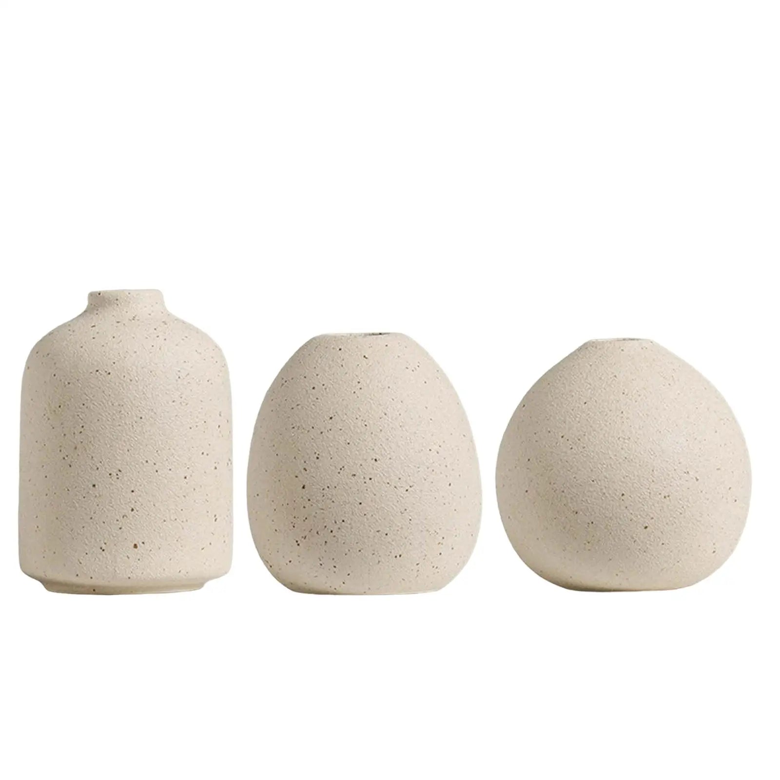 Vase en céramique bohème Nesty - Trois formes beige moucheté, cylindrique, ovoïde et ronde, sur fond blanc
