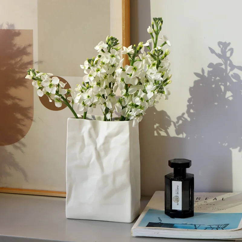 Vase en céramique forme sac en papier plié, finition mate - Nesty (vue 4)