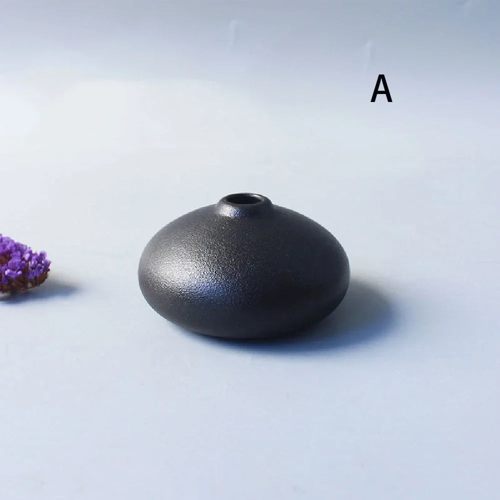 Petit vase noir en céramique — esprit japonais - Nesty (vue 9)