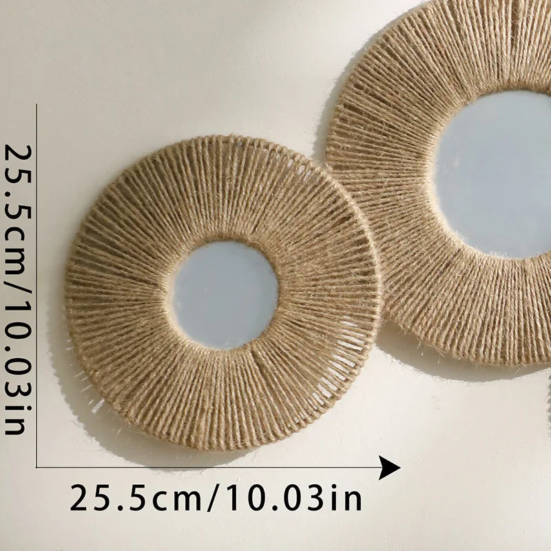 Deux miroirs muraux ronds enroulés de corde de chanvre, avec cotes techniques : 25,5 cm de diamètre - Nesty